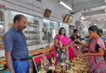 தஞ்சாவூர் பூம்புகார் விற்பனை நிலையத்தில் கார்த்திகை தீப திருவிழா விளக்குகள் கண்காட்சி