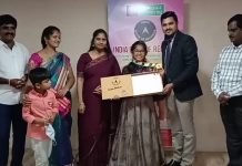 வரலாற்று நினைவு சின்னங்களின் பெயர்களை கூறி அசத்தும் தஞ்சை மாணவி