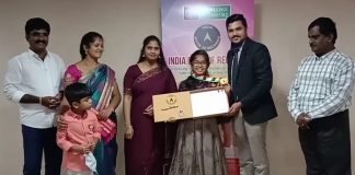 வரலாற்று நினைவு சின்னங்களின் பெயர்களை கூறி அசத்தும் தஞ்சை மாணவி