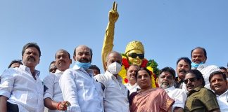 முன்னாள் முதல்வர் எம்ஜிஆரின் நினைவு நாளை முன்னிட்டு தஞ்சாவூரில் அதிமுகவினர் அஞ்சலி