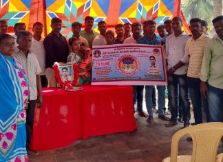 விபத்தால் மரணம் அடைந்த காவலர் குடும்பத்தினருக்கு சக காவல் நண்பர்கள் சார்பில் நிதி உதவி