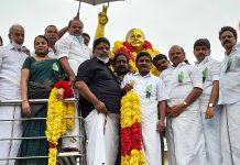 முன்னாள் முதல்வர் ஜெயலலிதா நினைவு நாள் மாலை அணிவித்து மரியாதை