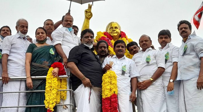 முன்னாள் முதல்வர் ஜெயலலிதா நினைவு நாள் மாலை அணிவித்து மரியாதை