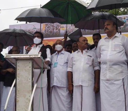 மத்திய அரசின் வேளாண் சட்டத்திற்கு எதிர்ப்பு தெரிவித்து திமுக கண்டன ஆர்பாட்டம்.