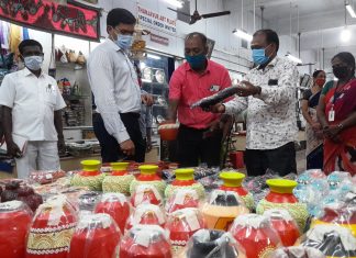 தஞ்சாவூர் பூம்புகார் விற்பனை நிலையத்தில் பாரம்பரிய கைவினைப் பொருள் கண்காட்சி