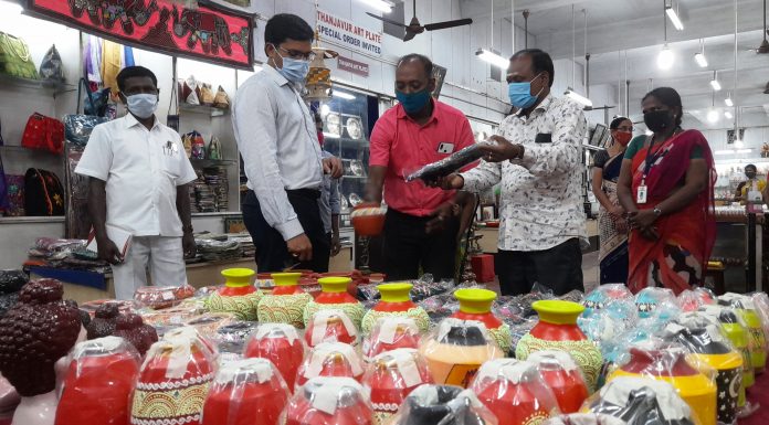 தஞ்சாவூர் பூம்புகார் விற்பனை நிலையத்தில் பாரம்பரிய கைவினைப் பொருள் கண்காட்சி