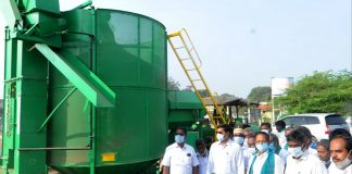 தஞ்சாவூர் மாவட்டத்தில் நெல் ஈரப்பதத்தை குறைக்கும் வகையில் நெல் உலர்த்தும் இயந்திரம்