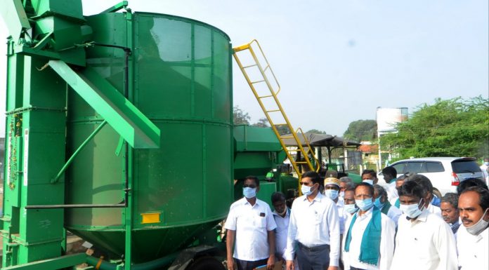 தஞ்சாவூர் மாவட்டத்தில் நெல் ஈரப்பதத்தை குறைக்கும் வகையில் நெல் உலர்த்தும் இயந்திரம்