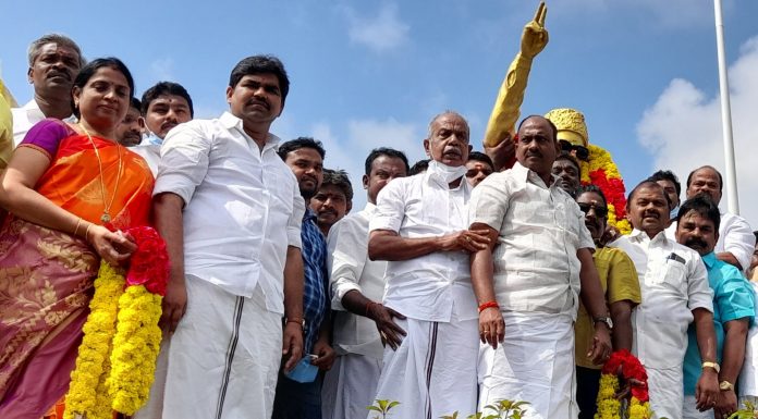 முன்னாள் முதல்வர் எம்ஜிஆர் 104வது பிறந்த நாள் அதிமுகவினர் மாலை அணிவித்து மரியாதை