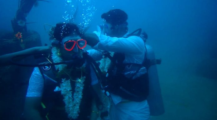 இந்தியாவில் முதல் முறையாக ஆழ்கடலில் திருமணம்