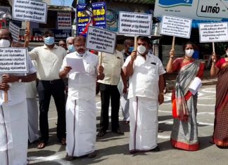 நீட் தேர்வை ரத்து செய்ய வேண்டும் பெட்ரோல் டீசல் விலையை குறைக்க வேண்டும் உள்ளிட்ட கோரிக்கைகளை வலியுறுத்தி தஞ்சாவூரில் அதிமுகவினர் ஆர்பாட்டம்