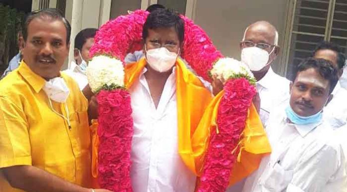 தஞ்சாவூரில் மனிதநேய பண்பாளர் வழக்கறிஞர் எஸ்.எஸ்.ராஜ்குமார் பிறந்தநாள் விழா நலத்திட்ட உதவிகள் வழங்கி திமுகவினர் கொண்டாட்டம்.