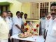 முன்னாள் முதல்வர் மு.கருணாநிதி நினைவு நாள், தஞ்சையில் திமுகவினர் மலர் தூவி மரியாதை