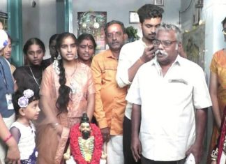 திருவள்ளுவருக்கு மரியாதை செலுத்தி பிறந்த நாள் கொண்டாடிய குடும்பத்தினர்