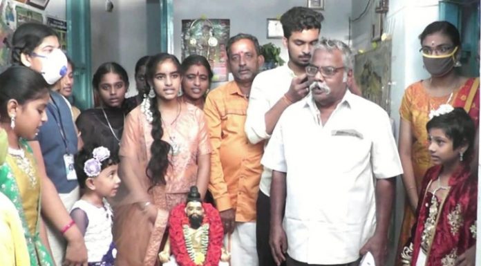 திருவள்ளுவருக்கு மரியாதை செலுத்தி பிறந்த நாள் கொண்டாடிய குடும்பத்தினர்
