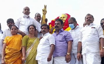 முன்னாள் முதல்வர் ஜெயலலிதா பிறந்தநாள் விழா, தஞ்சாவூரில் அதிமுகவினர் மாலை அணிவித்து மரியாதை