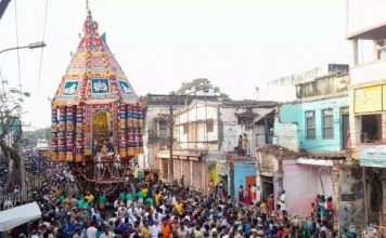 உலகப் புகழ் பெற்ற தஞ்சை பெரியகோவில் தேரோட்டம், ஏராளமானோர் சுவாமி தரிசனம்