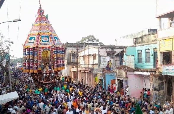 உலகப் புகழ் பெற்ற தஞ்சை பெரியகோவில் தேரோட்டம், ஏராளமானோர் சுவாமி தரிசனம்