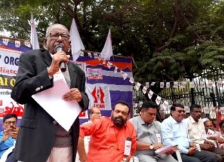 எல்ஐசியில் ஆன்லைன் வர்த்தகம் வணிகத்தை கைவிட வேண்டும் என வலியுறுத்தி ஹைதராபாத்தில் எல்ஐசி முகவர்கள் ஆயிரத்திற்கும் மேற்பட்டோர் தர்ணா போராட்டம்