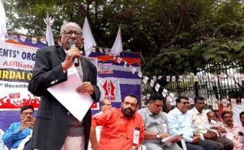 எல்ஐசியில் ஆன்லைன் வர்த்தகம் வணிகத்தை கைவிட வேண்டும் என வலியுறுத்தி ஹைதராபாத்தில் எல்ஐசி முகவர்கள் ஆயிரத்திற்கும் மேற்பட்டோர் தர்ணா போராட்டம்