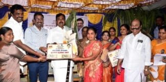 தஞ்சாவூர் மாவட்டத்தில் பொங்கல் பரிசு தொகுப்பு வழங்கும் திட்டத்தை எம்பி எஸ்.எஸ். பழநிமாணிக்கம் தொடங்கி வைத்தார்