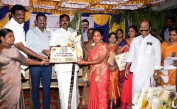 தஞ்சாவூர் மாவட்டத்தில் பொங்கல் பரிசு தொகுப்பு வழங்கும் திட்டத்தை எம்பி எஸ்.எஸ். பழநிமாணிக்கம் தொடங்கி வைத்தார்