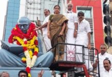 பேரறிஞர் அண்ணாவின் நினைவு நாளை முன்னிட்டு தஞ்சாவூரில் அண்ணாவின் உருவ சிலைக்கு அதிமுகவினர் மாலை அணிவித்து மரியாதை