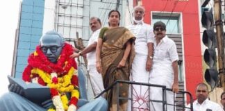 பேரறிஞர் அண்ணாவின் நினைவு நாளை முன்னிட்டு தஞ்சாவூரில் அண்ணாவின் உருவ சிலைக்கு அதிமுகவினர் மாலை அணிவித்து மரியாதை