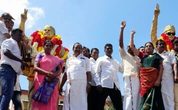 அதிமுக பொதுக்குழு செல்லும் என்ற தீர்ப்பை வரவேற்று தஞ்சாவூரில் அதிமுக சார்பில் முன்னாள் முதல்வர்கள் எம்ஜிஆர், ஜெயலலிதா உருவ சிலைகளுக்கு மாலை அணிவித்து மரியாதை,மேலும் ஈரோடு இடைத் தேர்தலில் அதிமுக வெற்றி உறுதி என்றும் முன்னாள் மேயர் பேட்டி