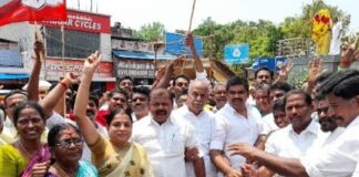 தஞ்சாவூரில் அதிமுக பொதுச் செயலாளர் இபிஎஸ் க்கு ஆதரவாக அதிமுகவினர் பட்டாசு வெடித்து இனிப்பு வழங்கி உற்சாக கொண்டாட்டம்