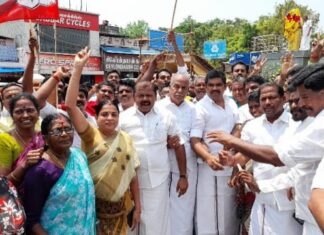 தஞ்சாவூரில் அதிமுக பொதுச் செயலாளர் இபிஎஸ் க்கு ஆதரவாக அதிமுகவினர் பட்டாசு வெடித்து இனிப்பு வழங்கி உற்சாக கொண்டாட்டம்