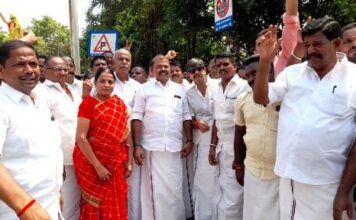 அதிமுக பொதுச் செயலாளர் இபிஎஸ், தேர்தல் ஆணையம் அங்கீகாரம், தஞ்சாவூரில் அதிமுகவினர் கொண்டாட்டம்