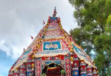 உலகப் பிரசித்திப் பெற்ற தஞ்சாவூர் பெரியகோவிலில் சித்திரை திருவிழா தேரோட்டம்,பக்தர்கள் தேரினை வடம்பிடித்து இழுத்து சுவாமி தரிசனம்