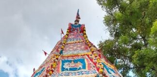 உலகப் பிரசித்திப் பெற்ற தஞ்சாவூர் பெரியகோவிலில் சித்திரை திருவிழா தேரோட்டம்,பக்தர்கள் தேரினை வடம்பிடித்து இழுத்து சுவாமி தரிசனம்