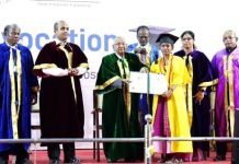 தஞ்சாவூர் பெரியார் மணியம்மை பல்கலைக் கழகத்தில் பட்டமளிப்பு விழா, தி.க தலைவர் கி.வீரமணி கலந்து கொண்டு மாணவ – மாணவிகளுக்கு பட்டங்களை வழங்கினார்.