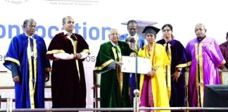 தஞ்சாவூர் பெரியார் மணியம்மை பல்கலைக் கழகத்தில் பட்டமளிப்பு விழா, தி.க தலைவர் கி.வீரமணி கலந்து கொண்டு மாணவ – மாணவிகளுக்கு பட்டங்களை வழங்கினார்.