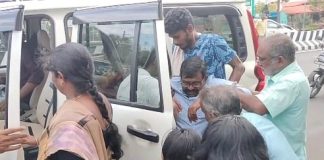 தஞ்சையில் விபத்தில் சிக்கியவர்களை மீட்டு தனது அரசு வாகனத்தில் மருத்துவமனைக்கு அனுப்பி வைத்த மாநகராட்சி துணை மேயர், பொதுமக்கள் பாராட்டு