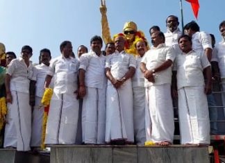 தஞ்சாவூரில் முன்னாள் முதல்வர் எம்ஜிஆர் 107 வது பிறந்த நாள் விழா, எம்ஜிஆர் உருவ சிலைக்கு மாலை அணிவித்து மரியாதை