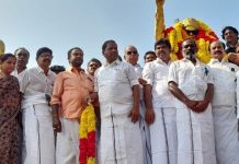 முன்னாள் முதல்வர்      எம்ஜிஆர் நினைவு நாள், அதிமுகவினர் மாலை அணிவித்து மரியாதை