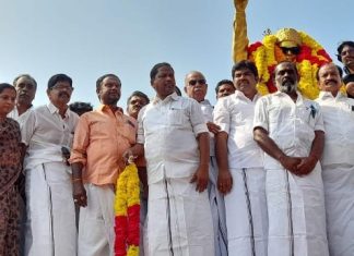 முன்னாள் முதல்வர் எம்ஜிஆர் நினைவு நாள், அதிமுகவினர் மாலை அணிவித்து மரியாதை