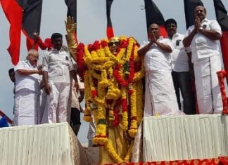 தஞ்சாவூரில் முன்னாள் முதல்வர் கருணாநிதி நினைவு நாள்,உருவச் சிலைக்கு மாலை அணிவித்து திமுகவினர் மரியாதை
