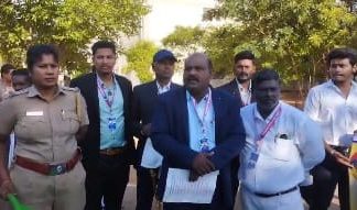 தஞ்சாவூரில் தலைக்கவசம் அணிதல் போதைப்பொருள் எதிர்ப்பு விழிப்புணர்வு, சிலம்பம் சுற்றியவாறு 3 கி.மீட்டர் தூரம் நடைபயணம்