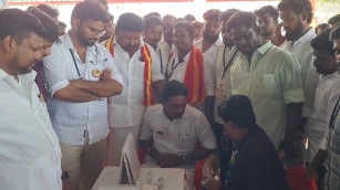 தஞ்சாவூரில் தமிழக முதலமைச்சர் விஜய் பிறந்தநாள் விழா, நலத்திட்ட உதவிகள், ரத்த தானம் வழங்கி தொண்டர்கள் உற்சாக கொண்டாட்டம்