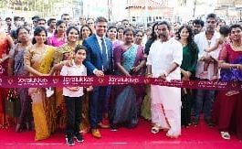 தஞ்சாவூரில் ஜோய் ஆலுக்காஸ் புதுப்பிக்கப்பட்ட ஷோரூமை மாநகராட்சி மேயர் அஞ்சுகம் பூபதி திறந்து வைத்தார்