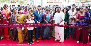தஞ்சாவூரில் ஜோய் ஆலுக்காஸ் புதுப்பிக்கப்பட்ட ஷோரூமை மாநகராட்சி மேயர் அஞ்சுகம் பூபதி திறந்து வைத்தார்